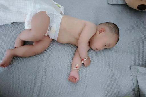 杭州几个月宝宝会抬头